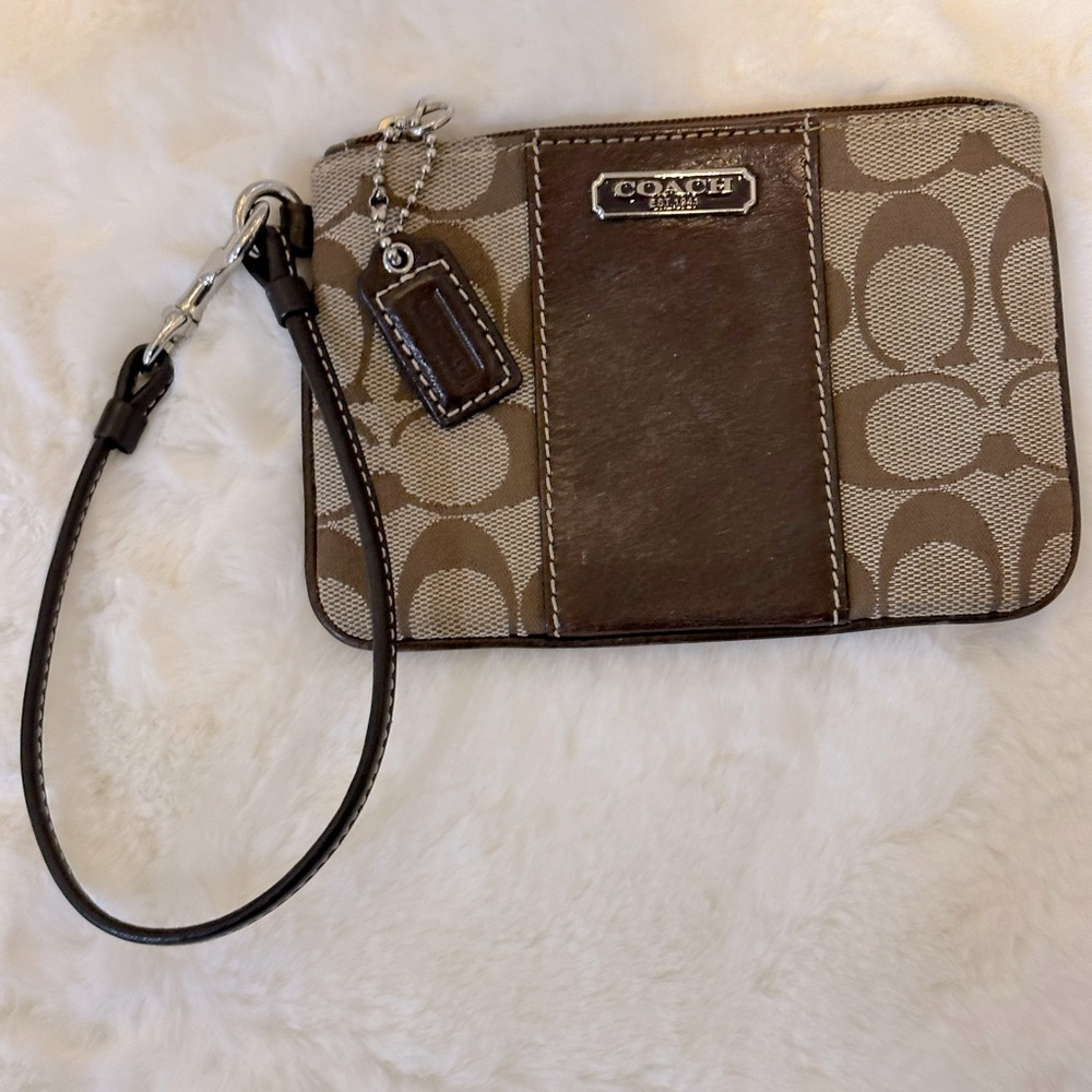💞🎉 Coach Signature Corner Zip Wristlet Wallet 👛🎊